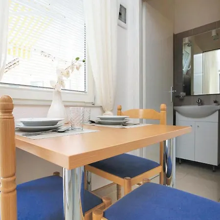 Lxvi Lägenhet Raslina